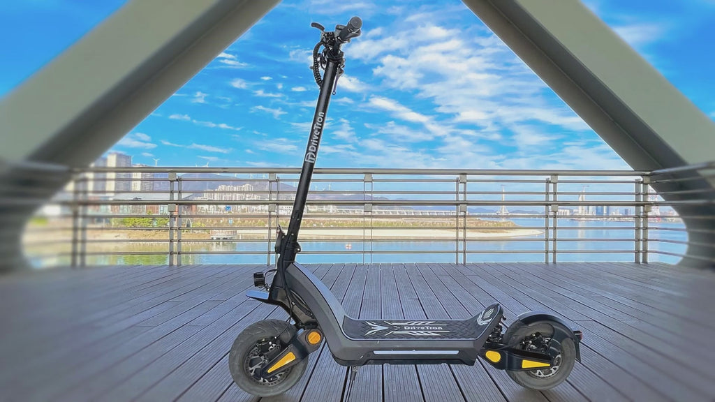 Trottinette Électrique DriveTron DT06    70km/h, Batterie 1900W 60V 18.2Ah,     Pneus 11” système carte NFC
